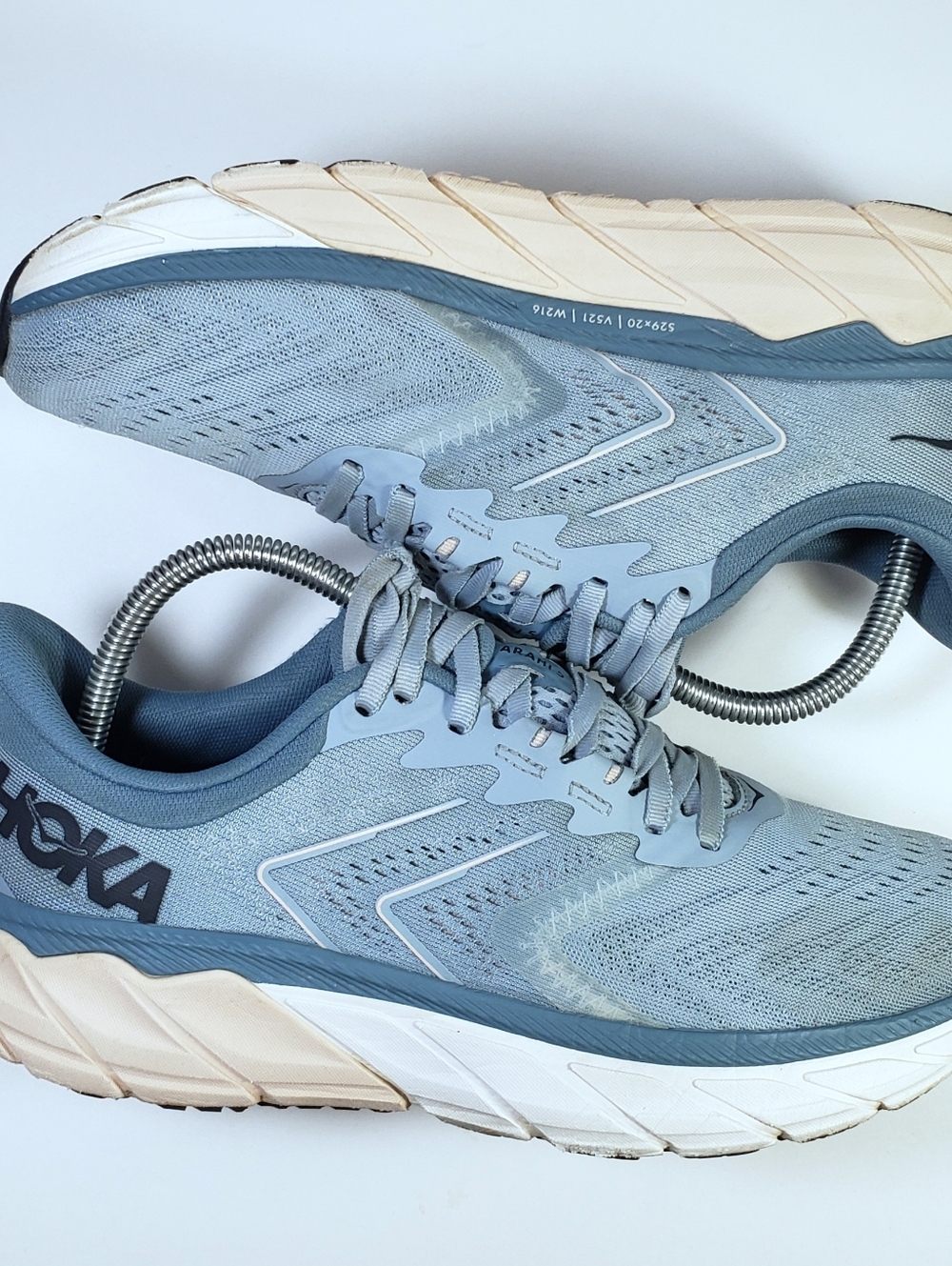 Hoka One One Arahi 5 Running Shoes Sneakers - Picture 4 of 8